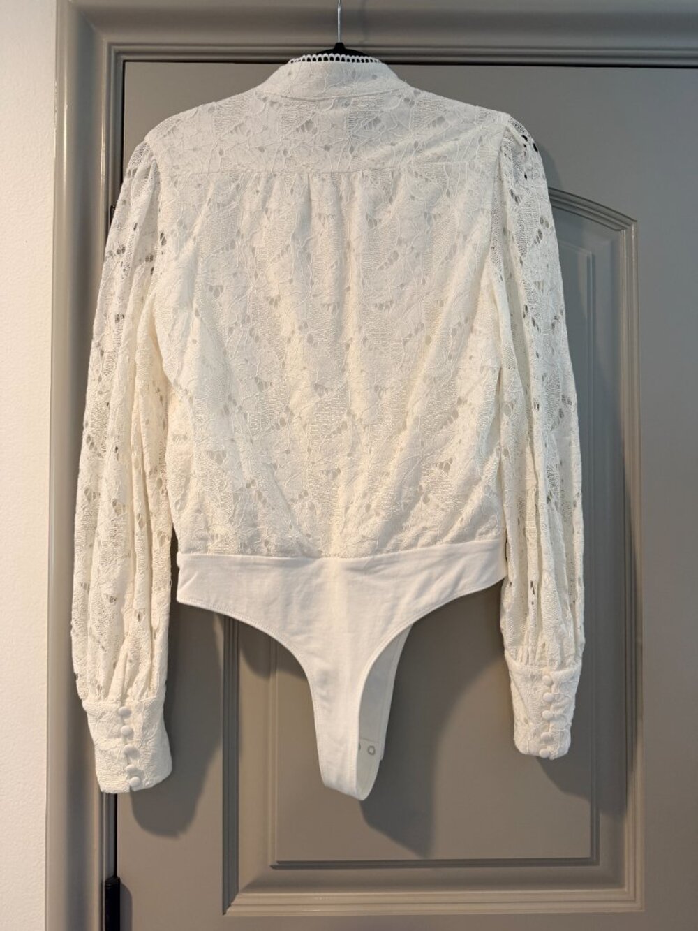 White Bardot "Remy" Lace Bodysuit -SIze 8 - Picture 3 of 6